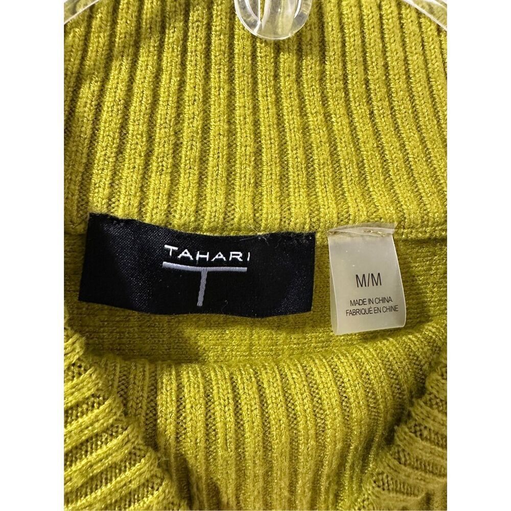 T Tahari women’s green raglan sleeve mock sweater gold accents size M #45-1871 - Picture 2 of 7